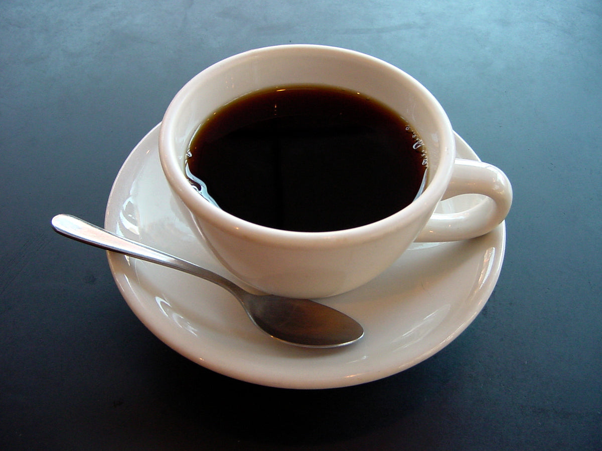 Taza de café negro lista para beber